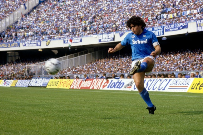 Maradona ai napoletani nel 1986: «Serve il rispetto della gente, dei giornalisti, della città, per raggiungere grandi traguardi» Maradona ai napoletani nel 1986: «Serve il rispetto della gente, dei giornalisti, della città, per raggiungere grandi traguardi»