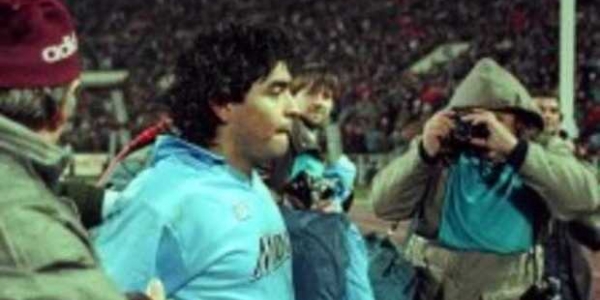 Oliver Sacks ci spiega come mai non ricordiamo i fischi al Napoli di Maradona