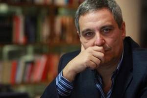 Maurizio de Giovanni torna a scrivere di Napoli e del Napoli. Sul Corriere del Mezzogiorno item-thumbnail