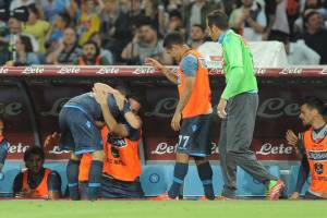 Mertens, dduje stuche (gol) e n’ajuda (assist) pe ddà latte ê ppochi speranze d’’o Napule item-thumbnail