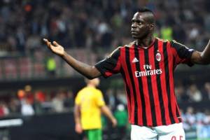 Balotelli, infortunato, salterà Milan-Napoli item-thumbnail
