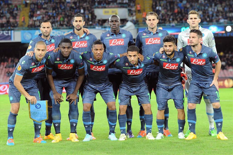 La passione dei tifosi del Napoli è vera, così come l’autolesionismo dei media napoletani La passione dei tifosi del Napoli è vera, così come l’autolesionismo dei media napoletani