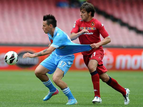 Hamsik dipinge la vittoria del Napoli a Cagliari, rinasce il sogno Champions