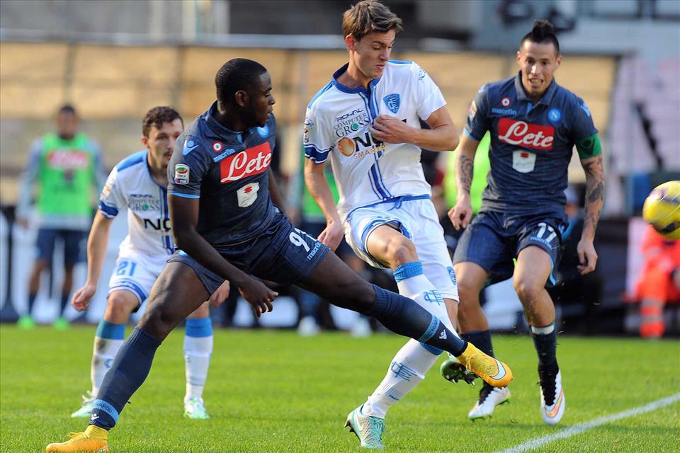 Napoli-Empoli 2-2, le pagelle / Tutti bocciati, si salvano solo De Guzman e Zapata Napoli-Empoli 2-2, le pagelle / Tutti bocciati, si salvano solo De Guzman e Zapata
