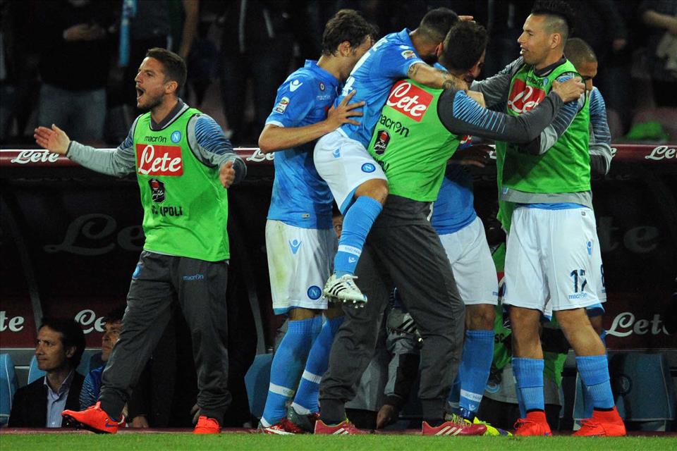 Benitez ha cancellato il gioco all’italiana, questo Napoli è una squadra che sa imporre il proprio gioco