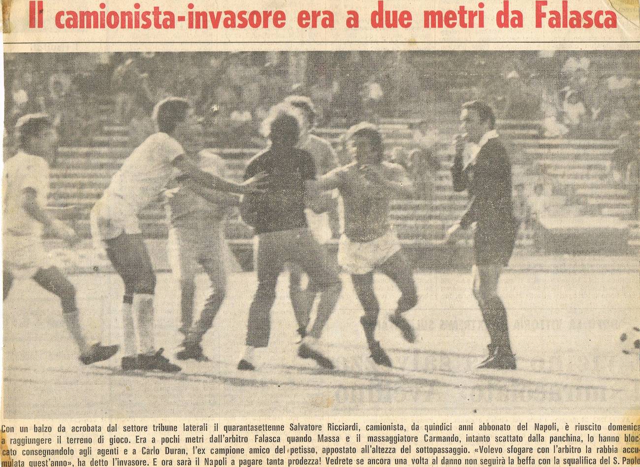 Quel Napoli-Fiorentina in cui il protagonista fu “Totore da Pianura” invasore solitario che voleva picchiare l’arbitro