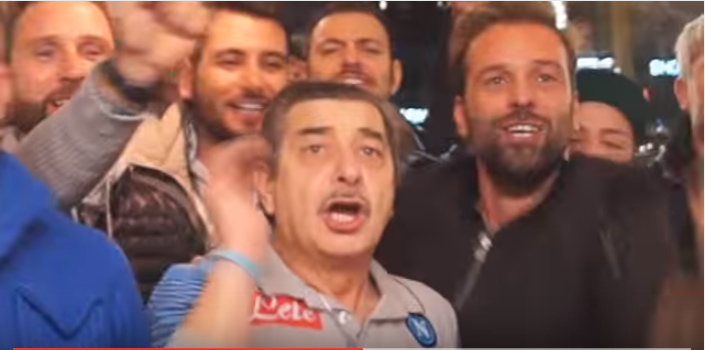 Napoli-Udinese vista da Londra: hanno il loro Decibel Bellini e cantano ’O surdato nnammurato Napoli-Udinese vista da Londra: hanno il loro Decibel Bellini e cantano ’O surdato nnammurato