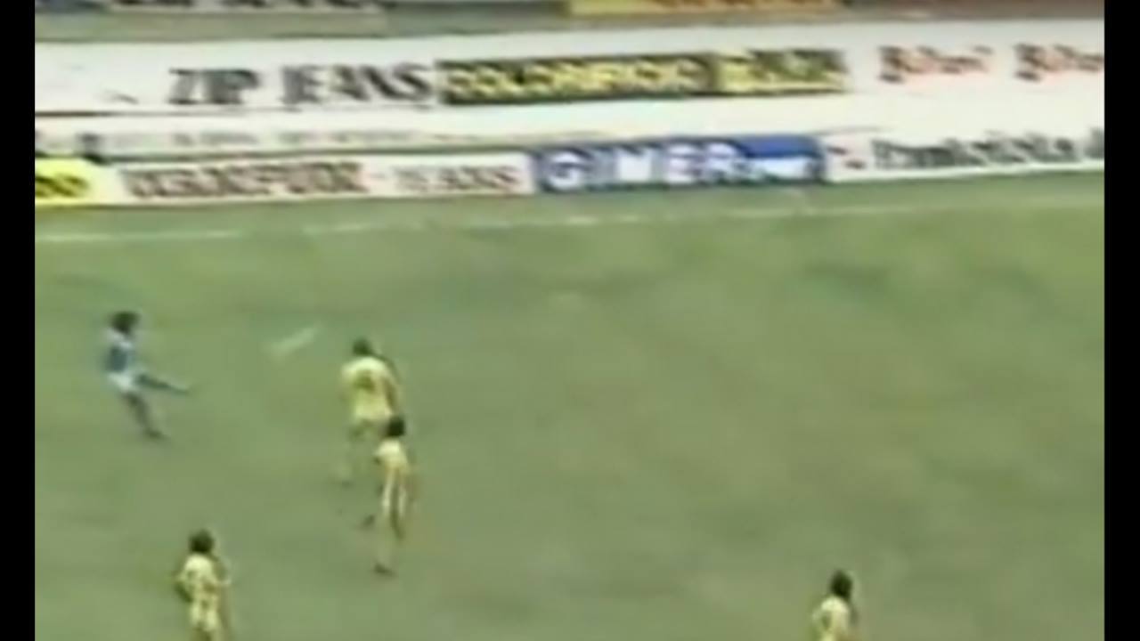 Il pallone racconta il pallonetto di Maradona al Verona che oggi compie trent’anni