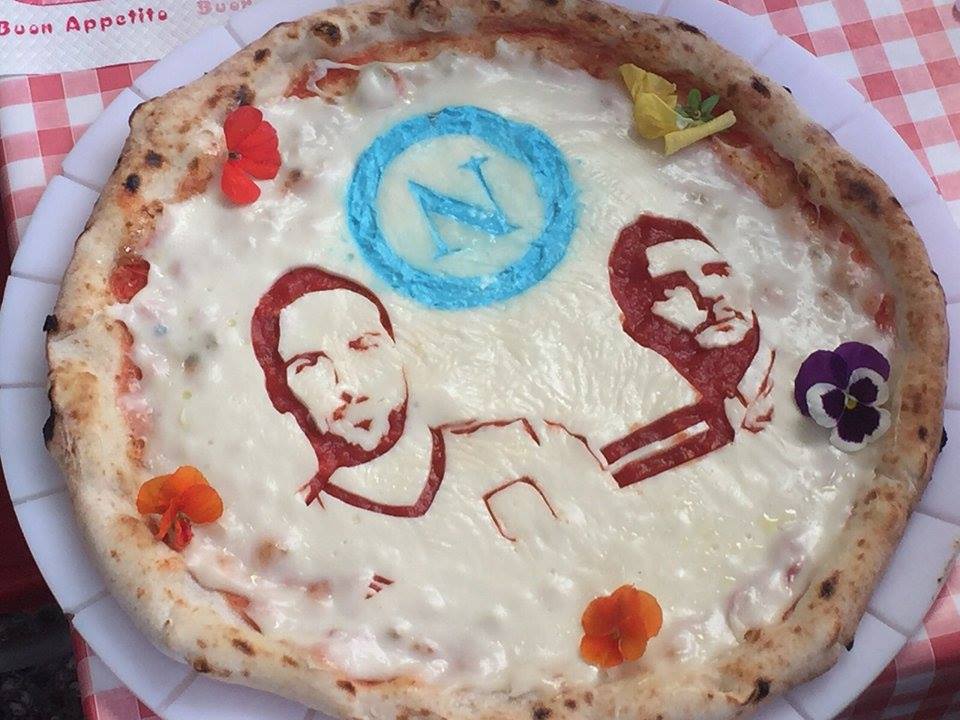 Non poteva mancare la pizza Higuain-Insigne: si chiama l’oro di Napoli. A Soccavo