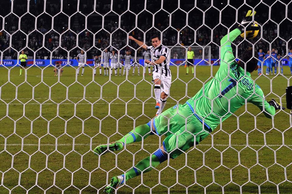 Il Napoli è la squadra con meno tiri subiti dopo la Lazio, ma ha preso gol ogni 7,7 tiri. Per Andujar e Rafael stessa media: 1,3 gol a partita