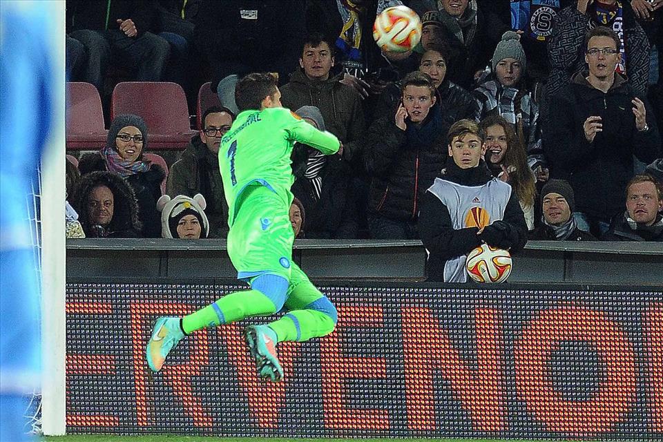 Santu Rafiluccio (il portiere) ce mettette ‘na pezza