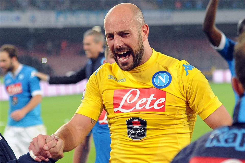 Callejon cchiú zzéruso d’’o ssolito, Insigne antraffa cammilla. Reina, me parette ‘e vedé a cKrollo!