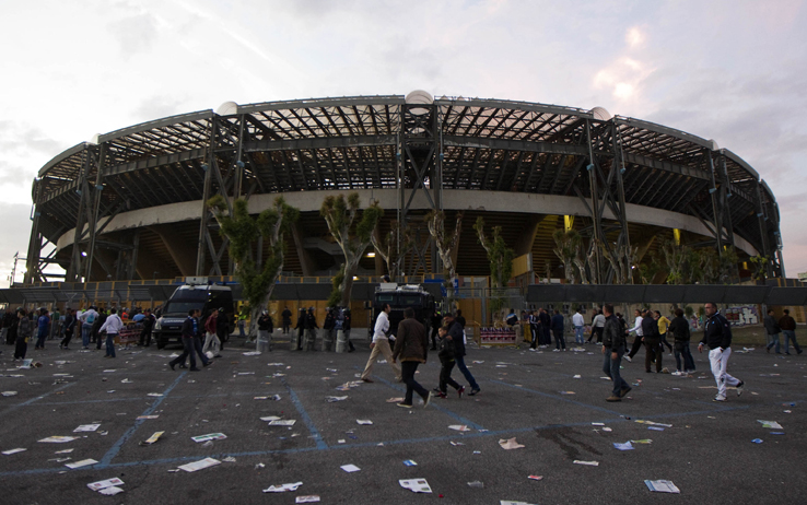 Il caso San Paolo oltre Napoli: nelle altre città, i club contribuiscono a pagare i trasporti postpartita