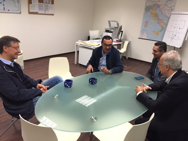 Sarri a Veltroni: «Prima ero più rigido, poi ho capito che il calciatore deve divertirsi, liberare il bambino che è in lui. Il calcio o è un progetto o non è» Sarri a Veltroni: «Prima ero più rigido, poi ho capito che il calciatore deve divertirsi, liberare il bambino che è in lui. Il calcio o è un progetto o non è»