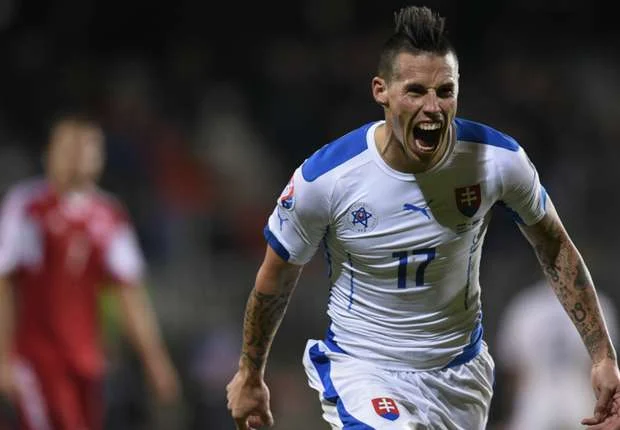 rete di Hamsik con un tiro a giro