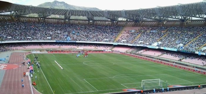 I 37mila spettatori per Napoli-Liverpool sono la normalità. L’epica dei 60mila è un luogo comune