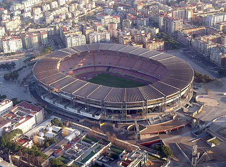 Il Comune boccia il progetto per lo stadio. Il Napoli ha 45 giorni per presentare una nuova proposta Il Comune boccia il progetto per lo stadio. Il Napoli ha 45 giorni per presentare una nuova proposta