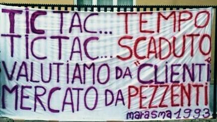 I tifosi della Fiorentina contestano i Della Valle per il mercato dei viola I tifosi della Fiorentina contestano i Della Valle per il mercato dei viola
