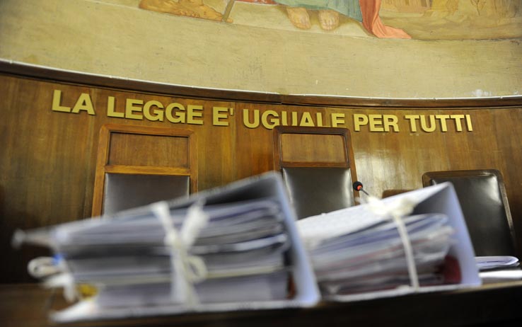 Mentire nell’autocertificazione non è reato: lo stabilisce il Tribunale di Milano