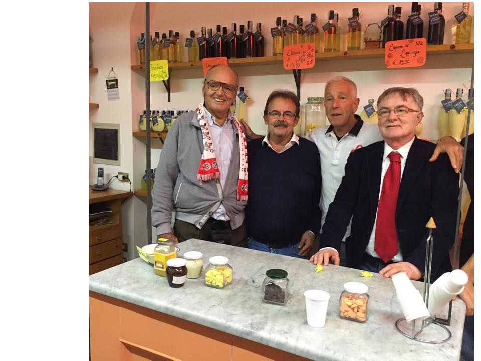 Tre amici da Vicenza a Napoli per incontrare l’idolo Vinicio: «Ricordiamo più lui che Paolo Rossi»