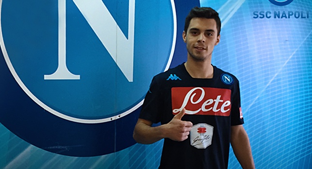 Grassi: «Giocherò mezzala sinistra, spero di seguire le orme di Hamsik» Grassi: «Giocherò mezzala sinistra, spero di seguire le orme di Hamsik»