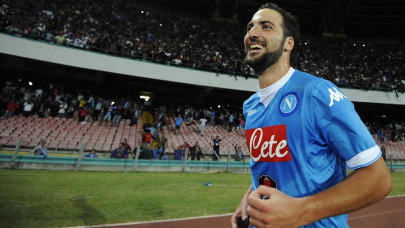 Sarri ci crede, il Napoli gioca con Hamsik e Higuain