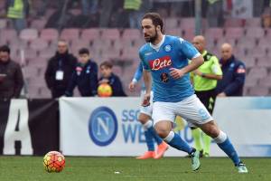 Per Higuain pronto il rinnovo con l’ingaggio più alto della storia del Napoli: 7,5 milioni item-thumbnail