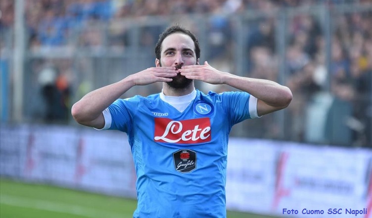 Terza partita senza vittorie, record negativo. Higuain fa 25