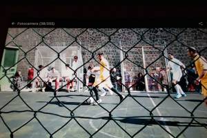 Divisi da un muro, uniti da un pallone: i detenuti di Poggioreale e gli studenti del Sannazaro item-thumbnail
