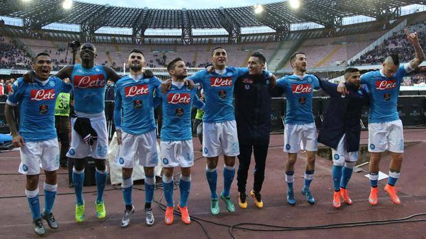 Napoli-Carpi 1-0, pagelle / Callejon migliore in campo con Koulibaly. Higuain mostra due zebedei enormi. Sabato menù a base di identità partenopea Napoli-Carpi 1-0, pagelle / Callejon migliore in campo con Koulibaly. Higuain mostra due zebedei enormi. Sabato menù a base di identità partenopea