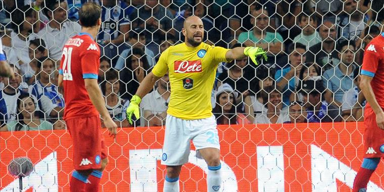 I numeri dicono che la difesa del Napoli è la meno impegnata del campionato. E che Reina para meno di Buffon I numeri dicono che la difesa del Napoli è la meno impegnata del campionato. E che Reina para meno di Buffon