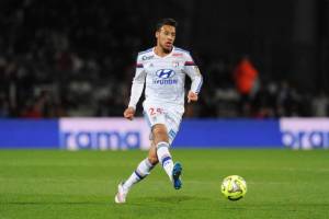Sky: il Napoli chiude per Tolisso, il calciatore pronto a volare in Italia per visite e firma item-thumbnail