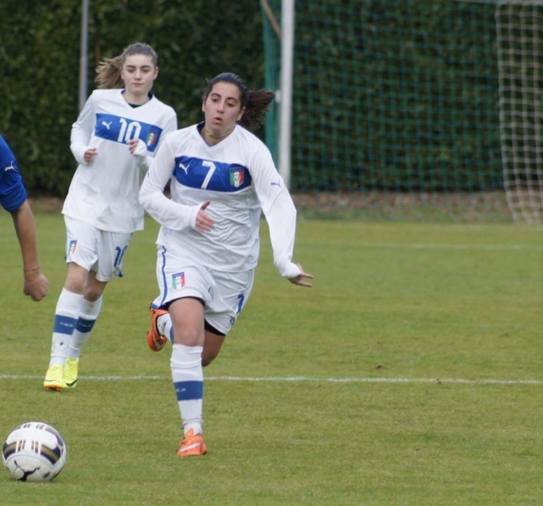 C’è una Massa nel Napoli femminile. Gioca all’ala e si chiama Azzurra: «Il calcio è una passione di famiglia ma il mio idolo è Kakà»