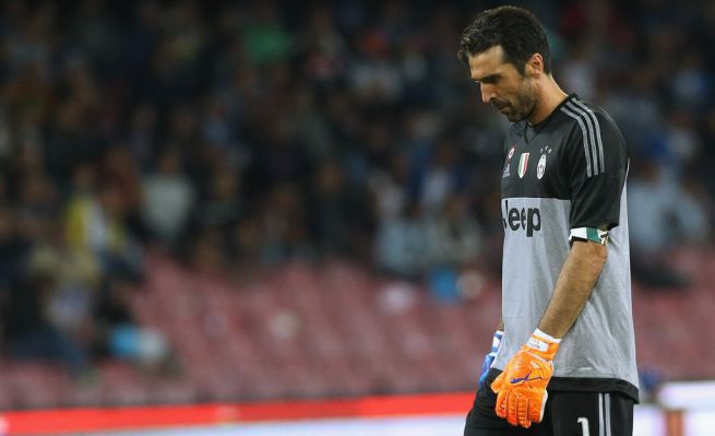 Buffon: «Sia per il Napoli che per la Juventus è importante non perdere» Buffon: «Sia per il Napoli che per la Juventus è importante non perdere»