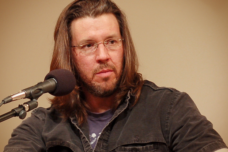 Ci vorrebbe un David Foster Wallace per descrivere tv e giornali che parlano del Napoli