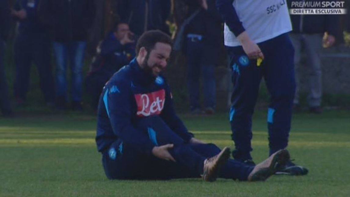Paura per Higuain (tutto risolto) alla partita contro l’omofobia. Napoli- San Vito Positano 14-0