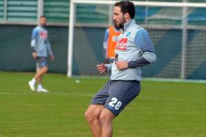 Napoli-San Vito Positano in corso, Higuain esce dal campo zoppicante item-thumbnail
