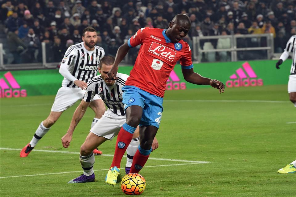 Il tunnel di Hysaj a Evra, Allegri che consola Insigne Il tunnel di Hysaj a Evra, Allegri che consola Insigne