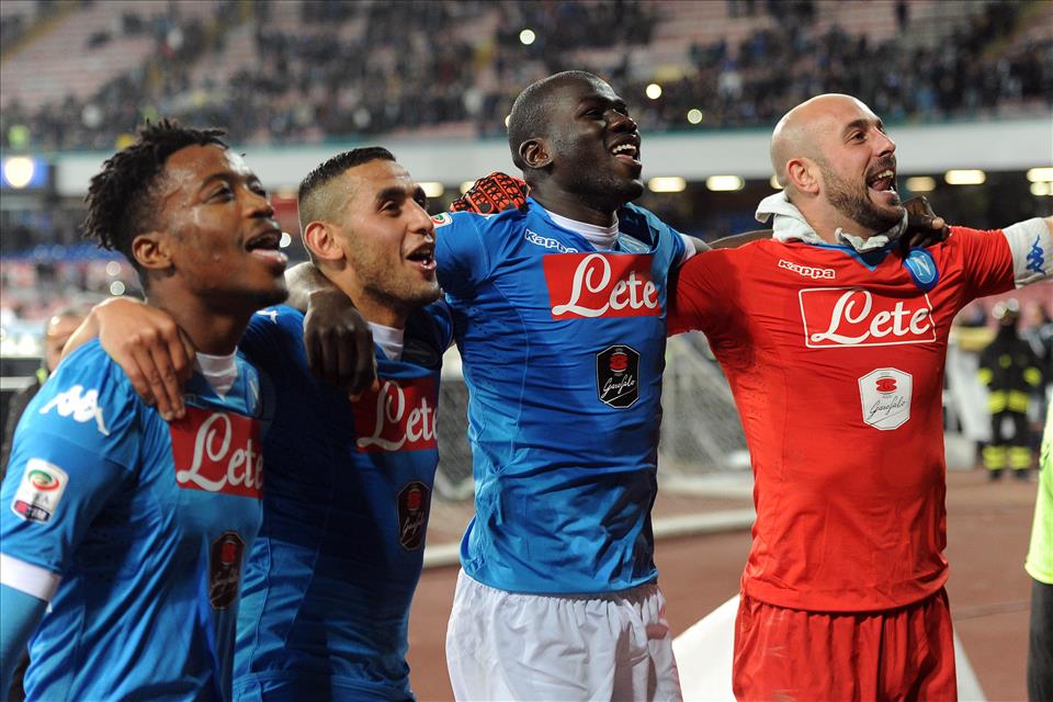 Koulibaly se chiammaje ll’applavuse cu ‘na sciuliata mazzuja (doppia) Koulibaly se chiammaje ll’applavuse cu ‘na sciuliata mazzuja (doppia)