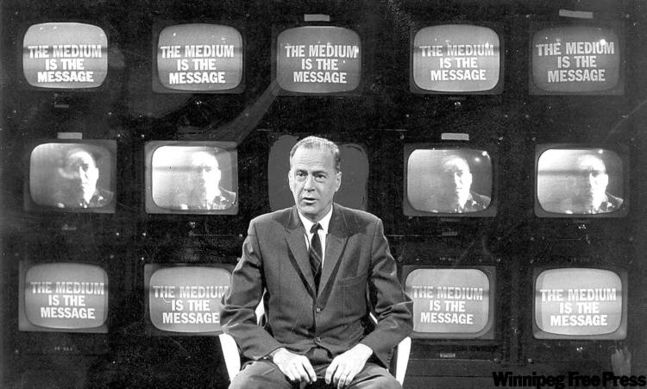 De Laurentiis fa l’elogio del web: «È l’autostrada dell’informazione». E cita McLuhan De Laurentiis fa l’elogio del web: «È l’autostrada dell’informazione». E cita McLuhan