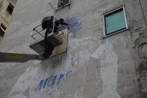VIDEO/ Napoli, è cominciato ai Quartieri Spagnoli il restauro del murales di Maradona item-thumbnail