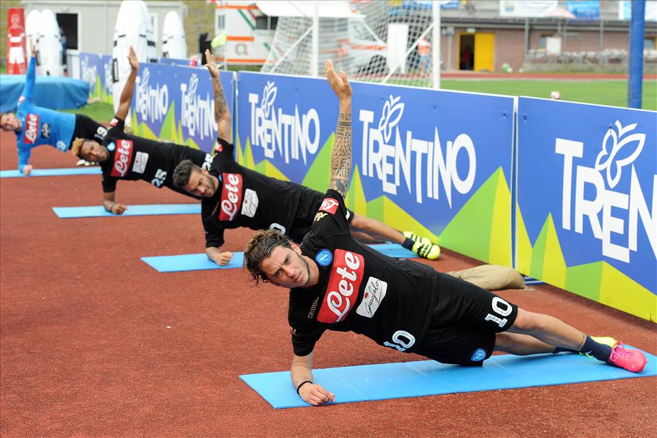 I calci d’angolo di Ghoulam, il ginocchio di Tonelli non guarisce I calci d’angolo di Ghoulam, il ginocchio di Tonelli non guarisce