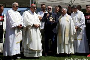 De Laurentiis: «”Un giorno all’improvviso” vale ancora dopo il tradimento?». E il pubblico canta Oj Vita mia item-thumbnail