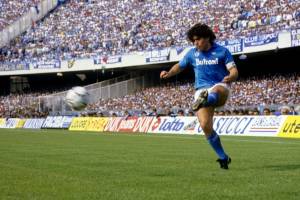 Il primo Napoli-Empoli della storia (4-0): Maradona, gli azzurri primi e la Juventus a inseguire a due punti item-thumbnail