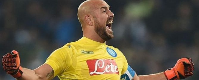 Grande Reina e due rigori negati. Sarri polemizza con gli arbitri e col Napoli