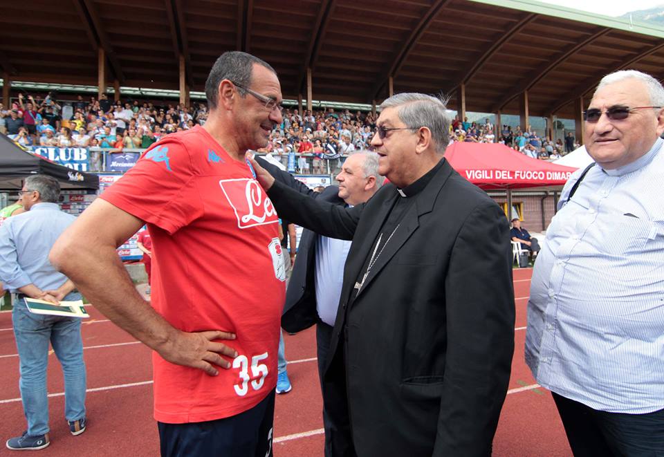 Il cardinale Sepe e Higuain: «Qualcuno vuole andare via? Solo Cristo è necessario» Il cardinale Sepe e Higuain: «Qualcuno vuole andare via? Solo Cristo è necessario»