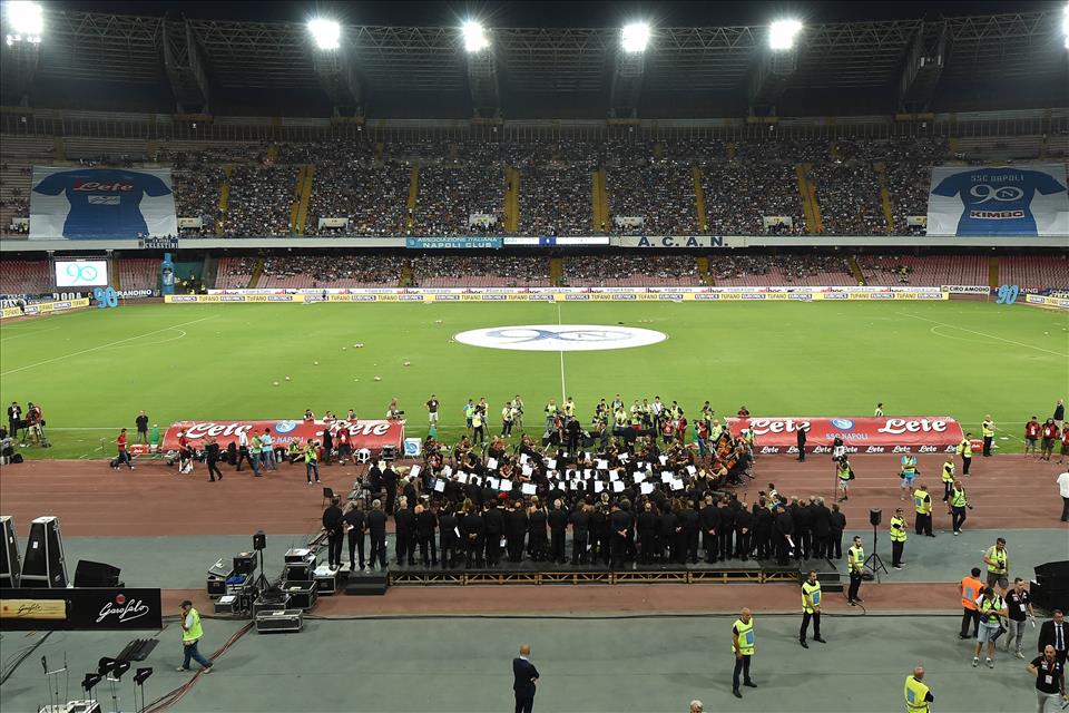 La festa per i 90 anni del Napoli senza i calciatori che hanno fatto la storia del Napoli