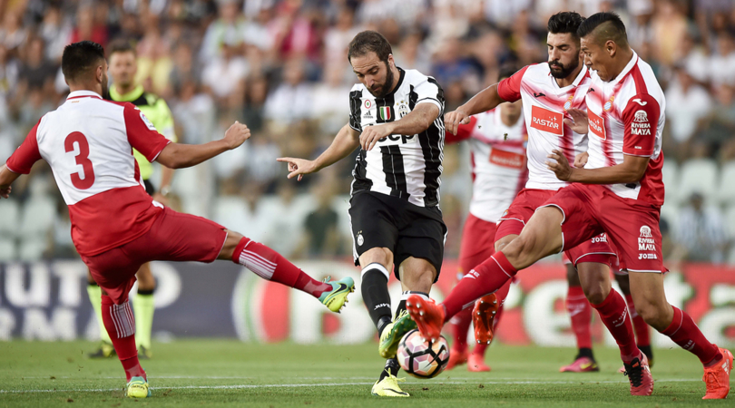 Higuain ancora «statico» in una Juve che «ha bisogno di rinforzi». Parola di Gazzetta e Tuttosport Higuain ancora «statico» in una Juve che «ha bisogno di rinforzi». Parola di Gazzetta e Tuttosport