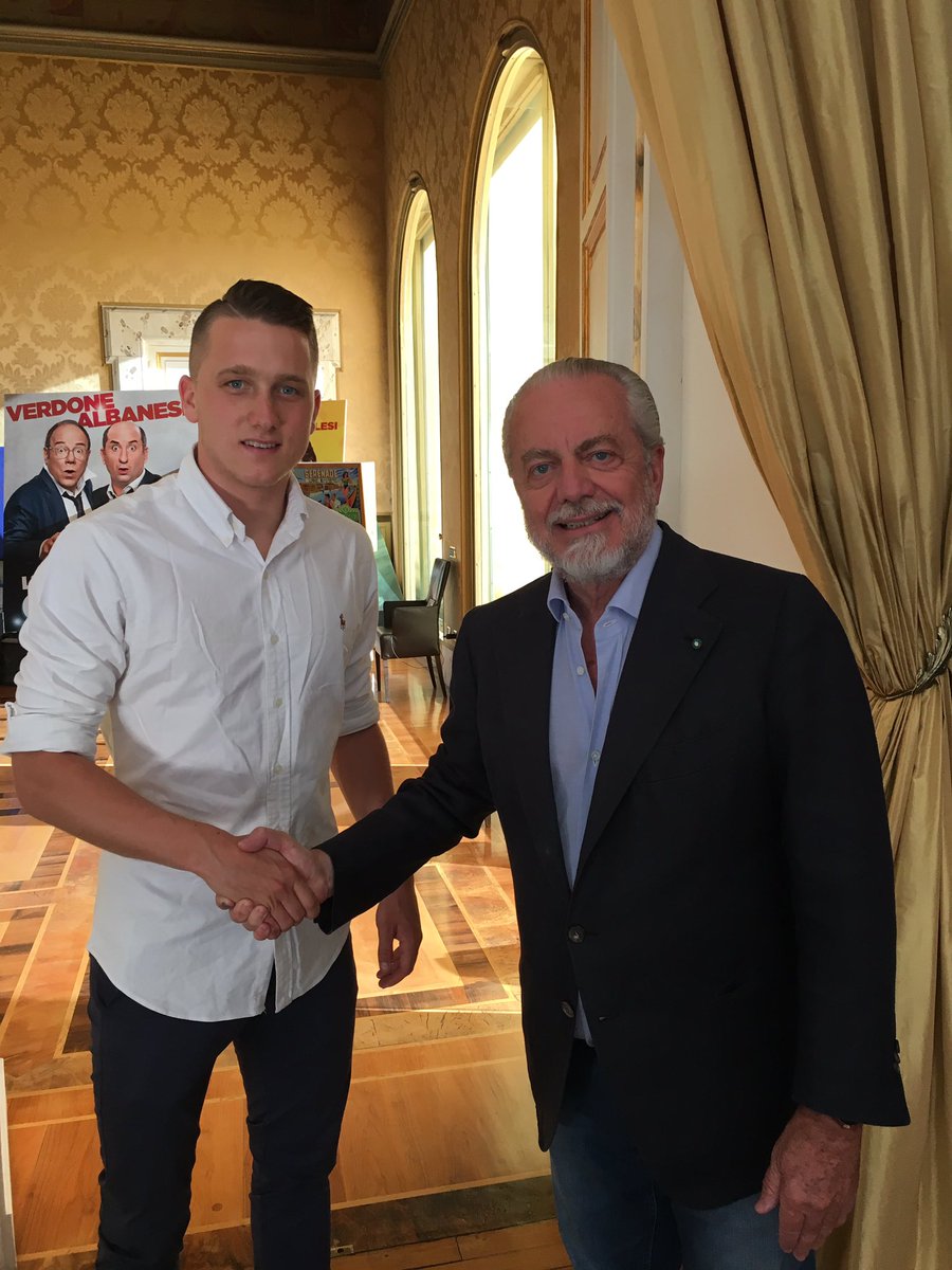 Ufficiale: Zielinski al Napoli. «Darò tutto per una città unica al mondo» Ufficiale: Zielinski al Napoli. «Darò tutto per una città unica al mondo»