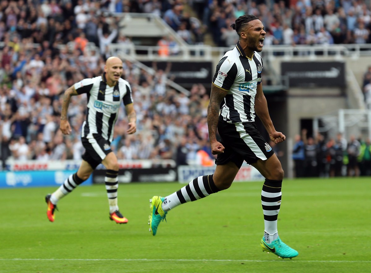 Terza vittoria consecutiva per Benitez, Newcastle batte Brighton 2-0